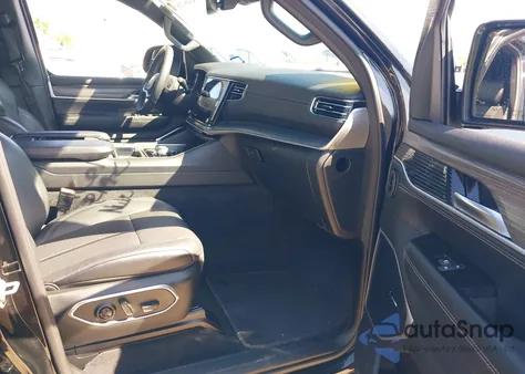 2024 Jeep Wagoneer L Series Ii 4X2 z USA, uszkodzony, nr VIN 1C4SJRBP2RS145806